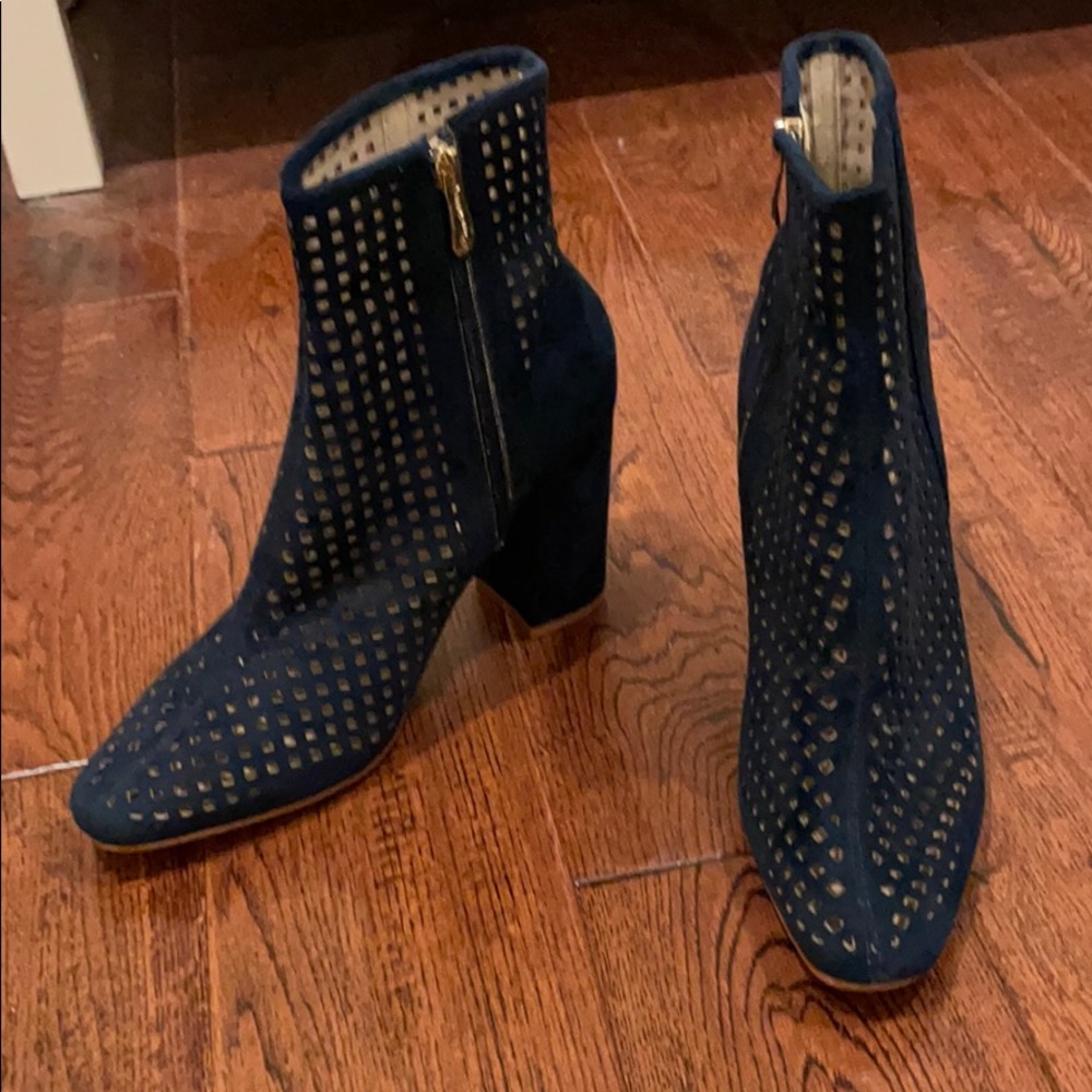 Navy blue suede bootie
